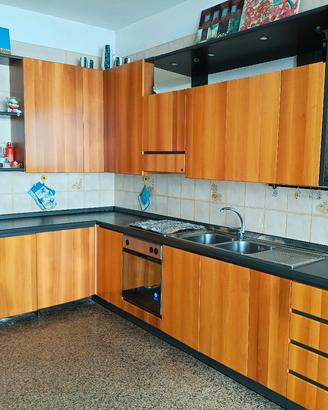 cucina angolare colore ciliegio 