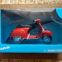 VESPA 50 Special 1:6 NEW RAY ROSSA