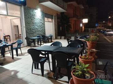 Pizzeria a sedere con domicilio e asporto 