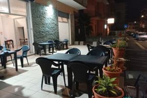 Pizzeria a sedere con domicilio e asporto 