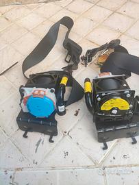 cinture di sicurezza posteriore e una anteriore de