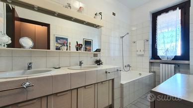 Specchiera orizzontale per bagno a doppio lavello