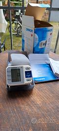 Misuratore di pressione da polso Omron R3 – come n