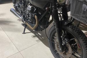 Moto Guzzi v35 cafe racer