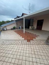 Casa semindipendente con garage ad Acireale