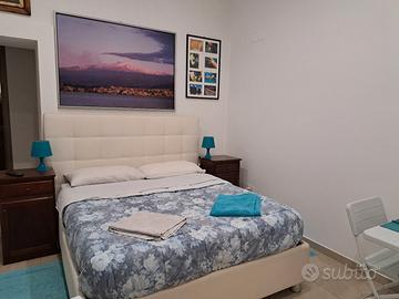 letto bianco in'ecopelle con contenitore