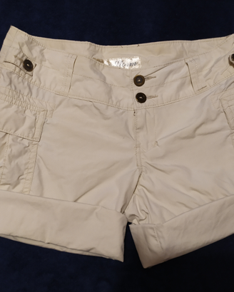 Pantaloncini shorts beige per donna