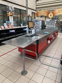 Banconi cassa con rullo traportatore e computer