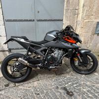 Duke 990