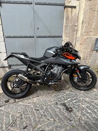 Duke 990