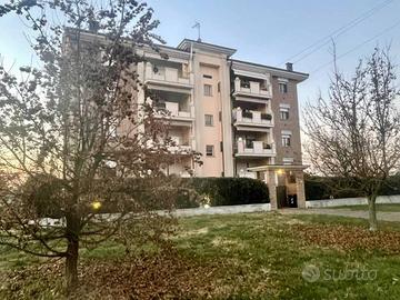 Appartamento con m² 300 di giardino e taverna-Ospe