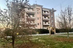 Appartamento con m² 300 di giardino e taverna-Ospe
