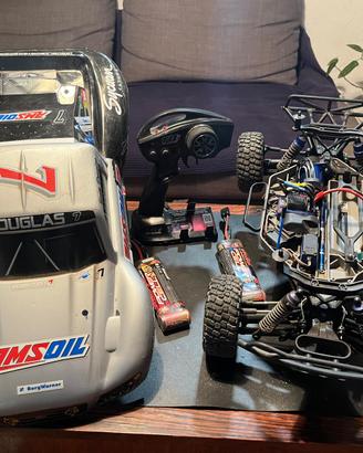 Macchina elettrica TRAXXAS con componenti modifica