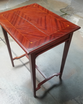 Tavolino il legno vintage del 900