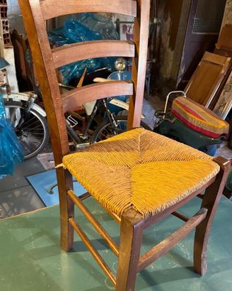 Sedie in legno e paglia