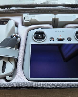 DJI Mini 3 + Radiocomando DJI RC (Schermo)