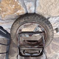 Vespa portapacchi con ruota originale