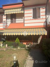 VILLA A SCHIERA A BUTTAPIETRA