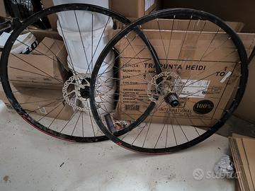 componenti MTB cerchi, freni, selle, pipa manubr