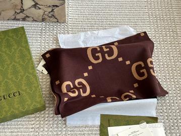 Sciarpe da Viaggio: Leggerezza e Calore