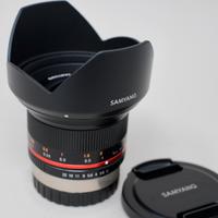 Obiettivo Samyang 12 mm F2.0 per Fuji X