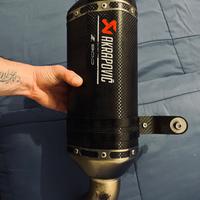 Akrapovic carbonio + para calore