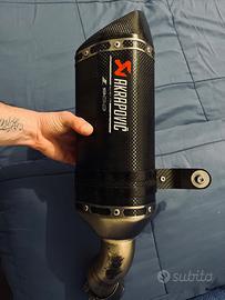 Akrapovic carbonio + para calore