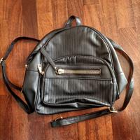 Zaino in finta pelle elegante