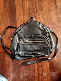 Zaino in finta pelle elegante