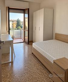 Stanza singola con balcone privato