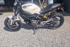 Ducati Monster 696 - 2010