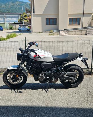 YAMAHA XSR 700 2025