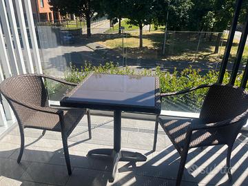 Tavolo e sedie per esterno
