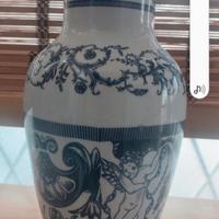 Vaso in fine porcellana 