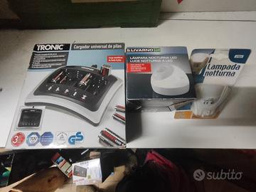 caricatore universale per pile