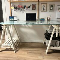 Scrivania Ikea regolabile con piano in vetro