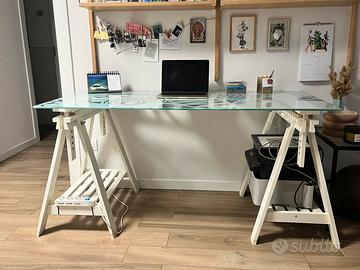 Scrivania Ikea regolabile con piano in vetro