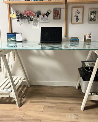 Scrivania Ikea regolabile con piano in vetro