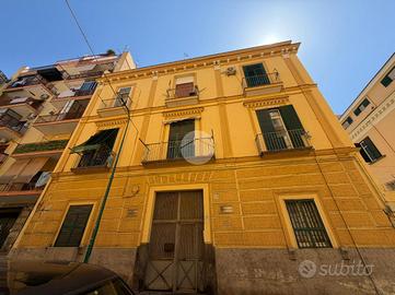 2 LOCALI A TORRE DEL GRECO