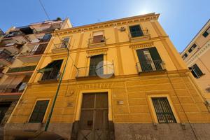 2 LOCALI A TORRE DEL GRECO