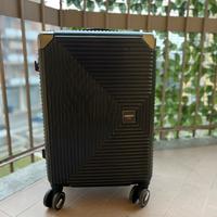 Valigia trolley nera rigida