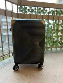 Valigia trolley nera rigida