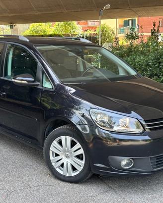 Volkswagen Touran 1.6 TDI DSG Highline BlueMotion 