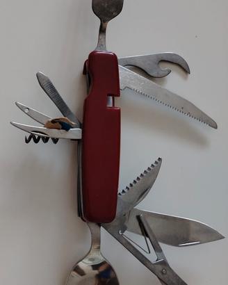 Coltellino svizzero multiuso con posate 