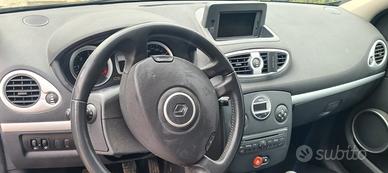 Renault Clio disponibile per ricambi 