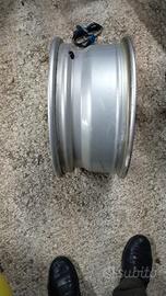 cerchi in lega per Alfa Romeo erano montati su 147