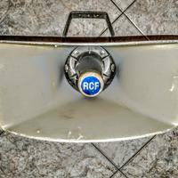 Autoparlante a tromba RCF con staffa 
