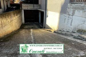 Immobile di 700 m² a Guidonia Montecelio
