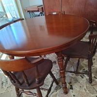 tavolo in legno allungabile con sedie