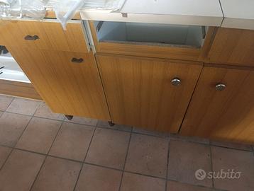 Cucina in formica anni 70